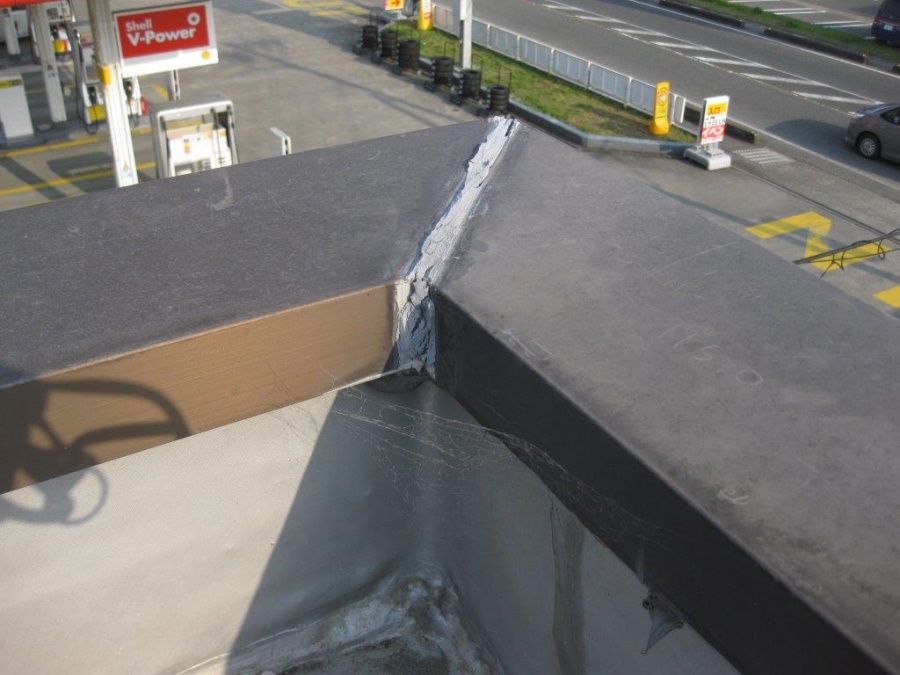 コーキングひび割れ