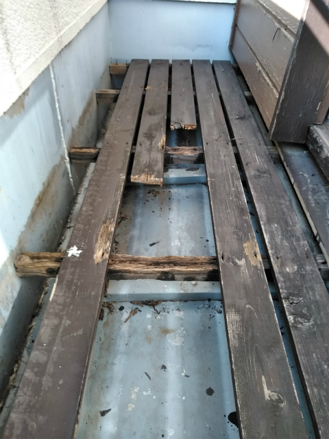 ベランダ敷板腐食