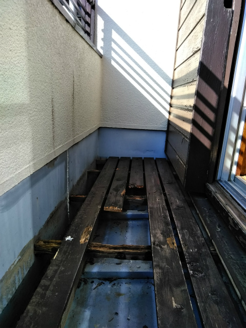 ベランダ敷板腐食