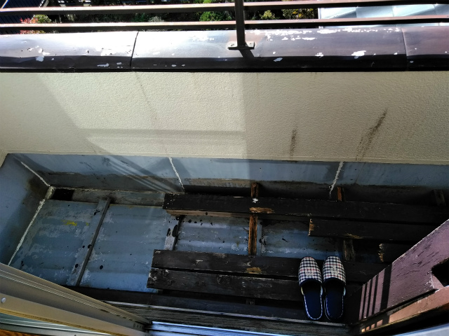 ベランダ敷板腐食