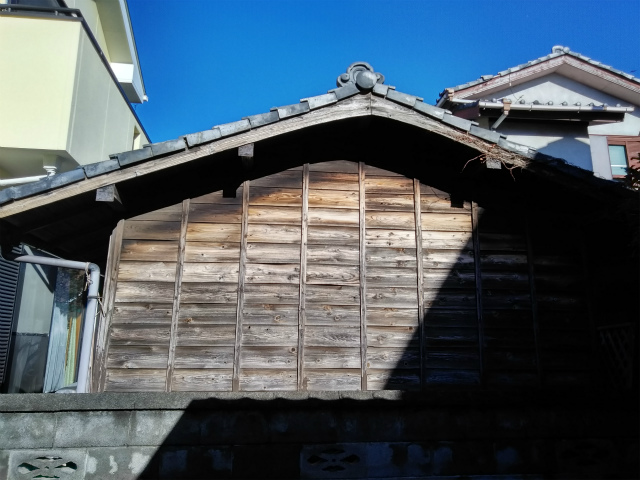 劣化した外壁羽目板