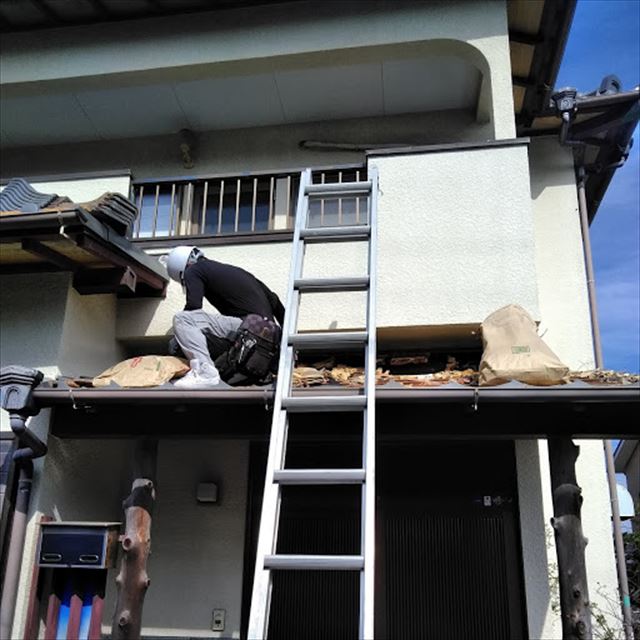 沼津市玄関屋根瓦撤去