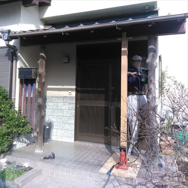 沼津市玄関屋根ジャッキアップで柱取替