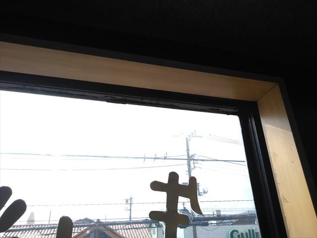 沼津市窓枠から雨漏れ