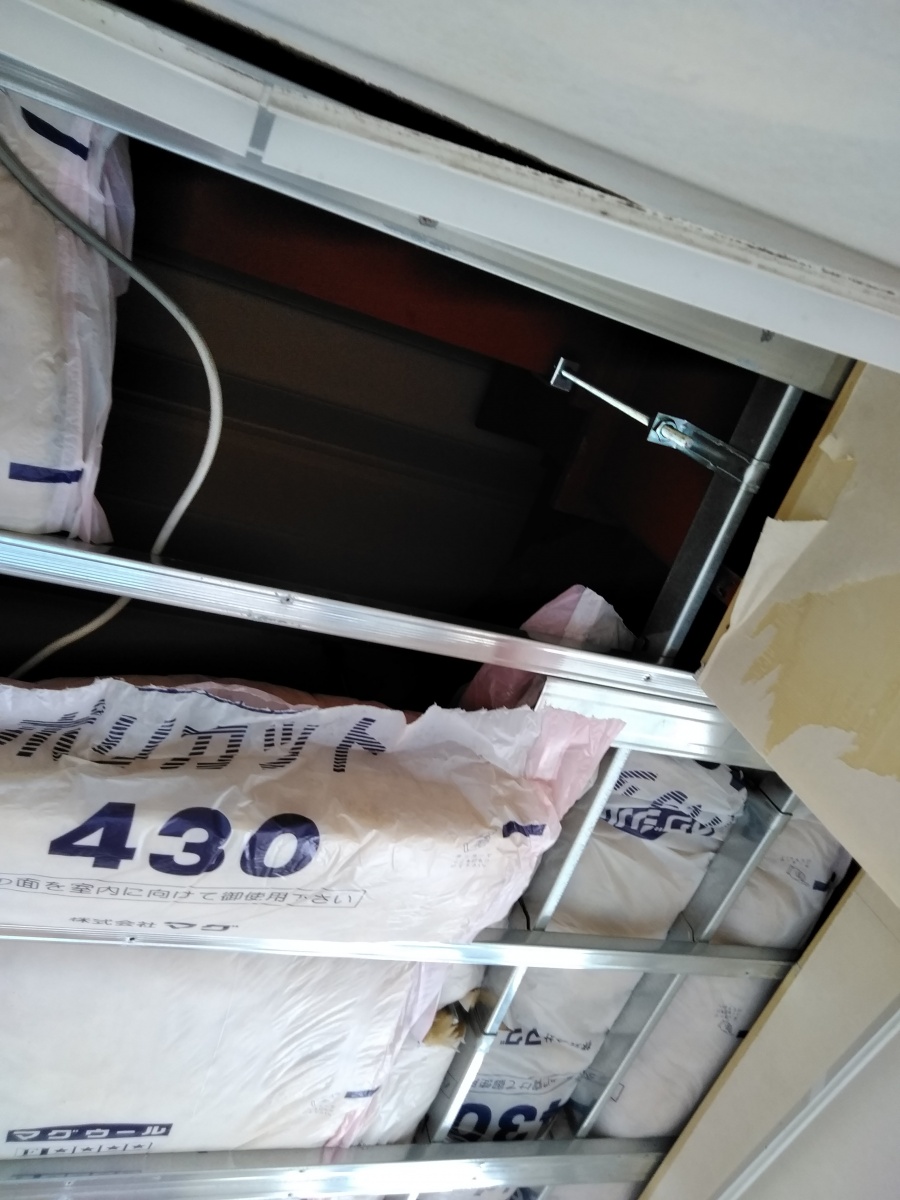 裾野市天井に断熱材無し