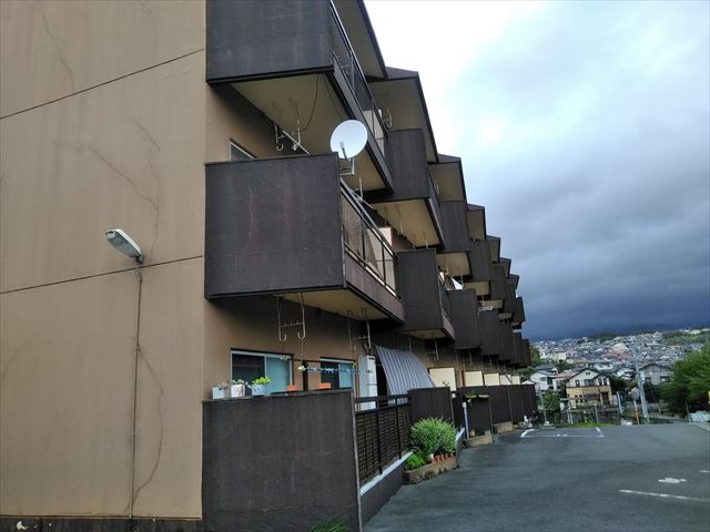 三島市3階建アパート外壁