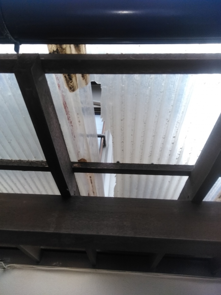 台風で波板破損