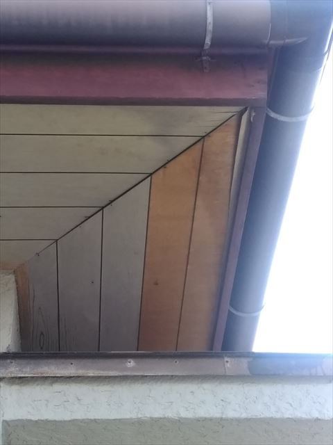 木目調軒天はがれ