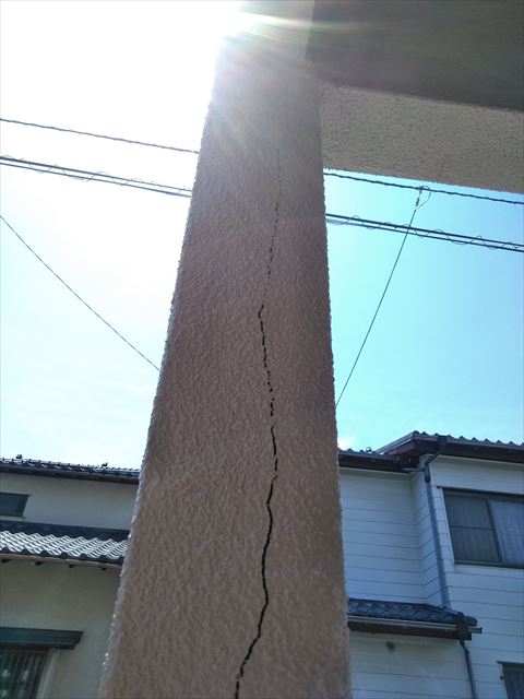 函南町玄関外壁破損