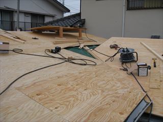 野地板施工中