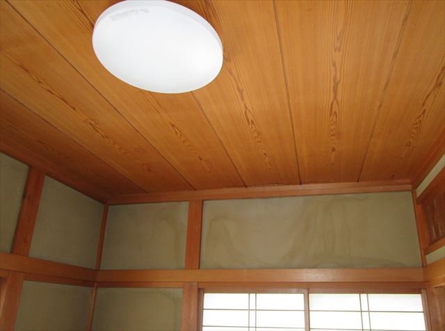 三島市　雨漏りで室内にシミ