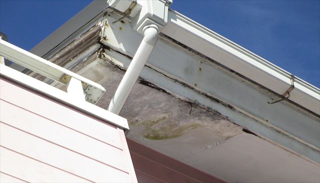 三島市　軒先から雨漏り