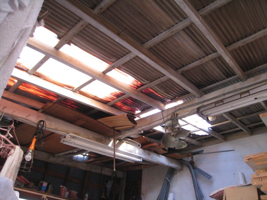 トタン屋根破損