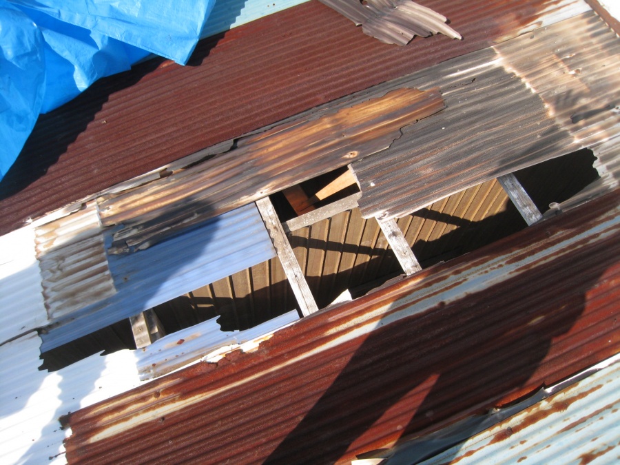 トタン屋根破損