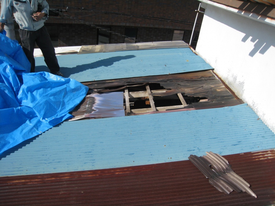 トタン屋根破損