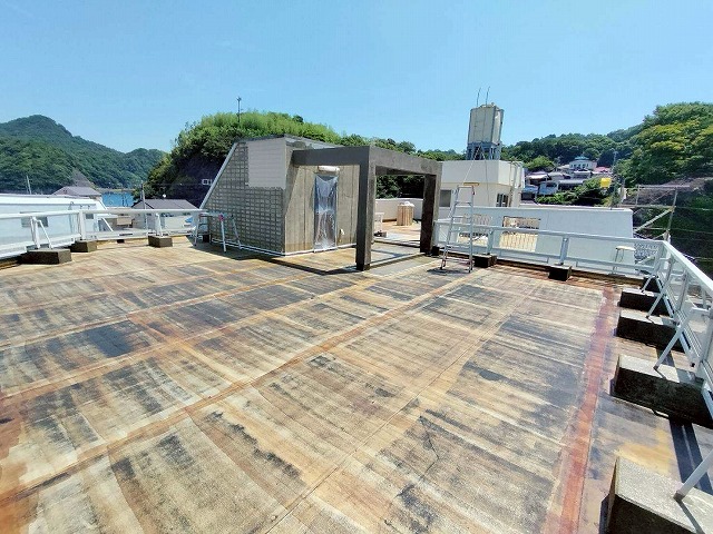 劣化した防水層の撤去