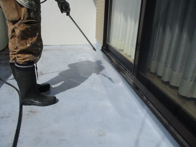 高圧洗浄　ベランダ床