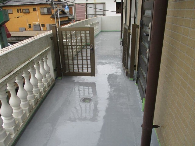 ベランダ防水工事　トップコート