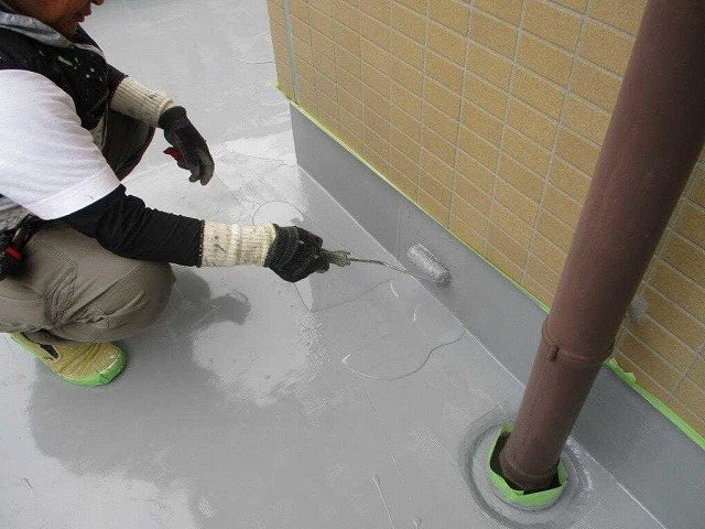 トップコート　塗り作業