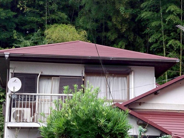 施工後　ガルバリウム鋼板屋根　赤色