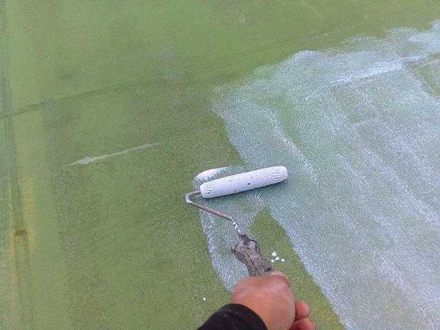 下塗り材　塗布　陸屋根