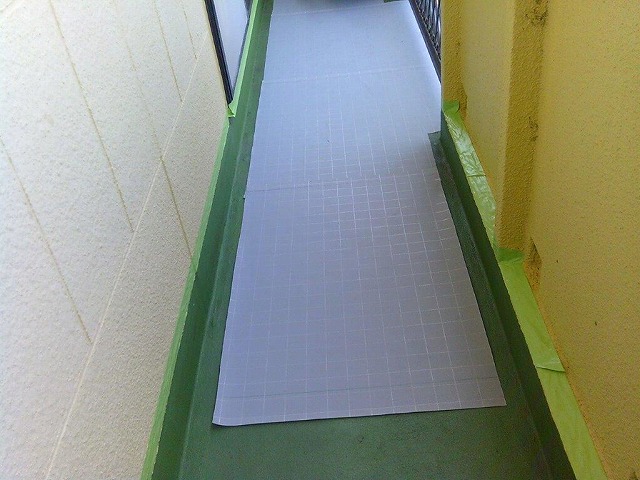 ベランダ　緩衝シート敷設