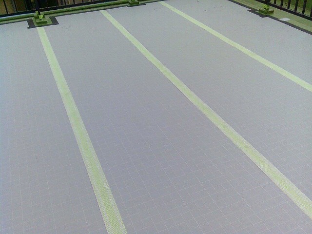 陸屋根　緩衝シート設置後