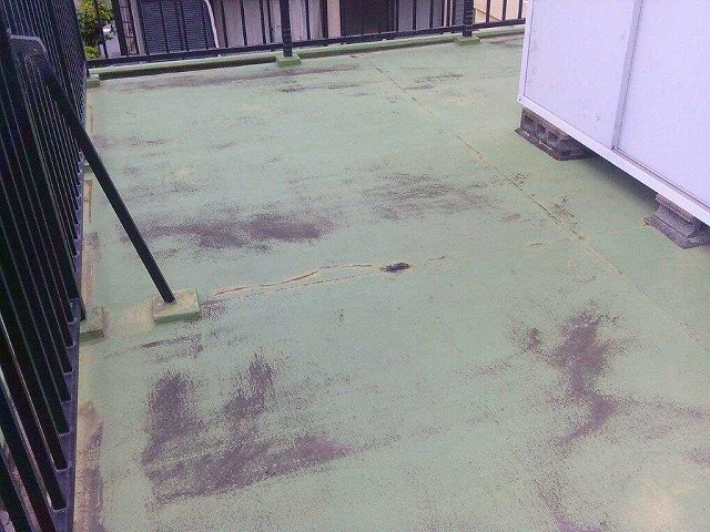 屋上　床　色褪せ