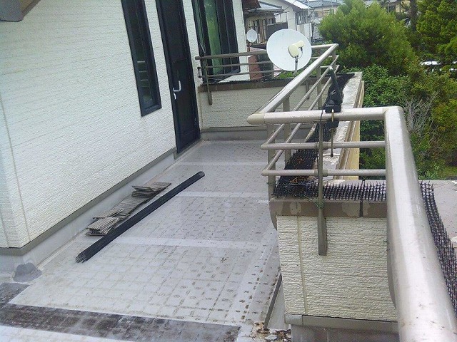 ベランダ床洗浄後