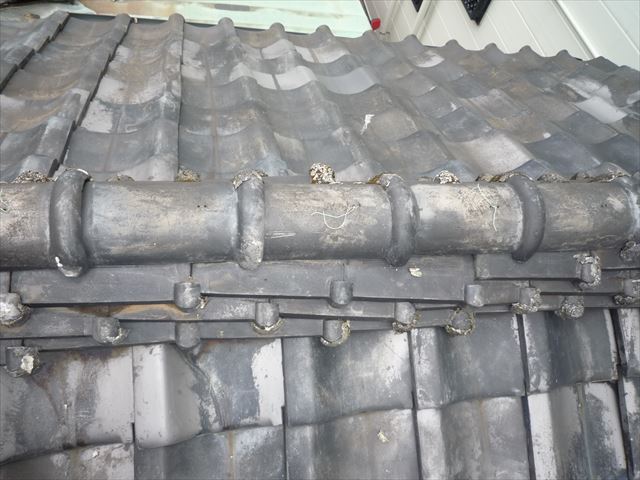 沼津市　棟ののし瓦のズレ