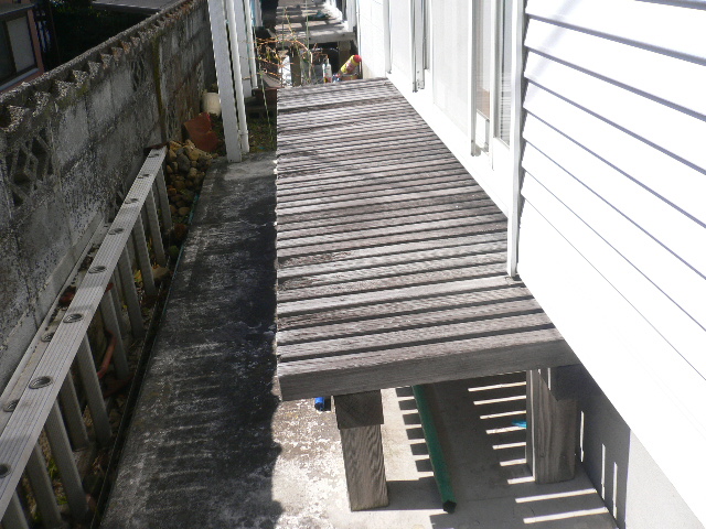 熱海市木造アパート縁台劣化