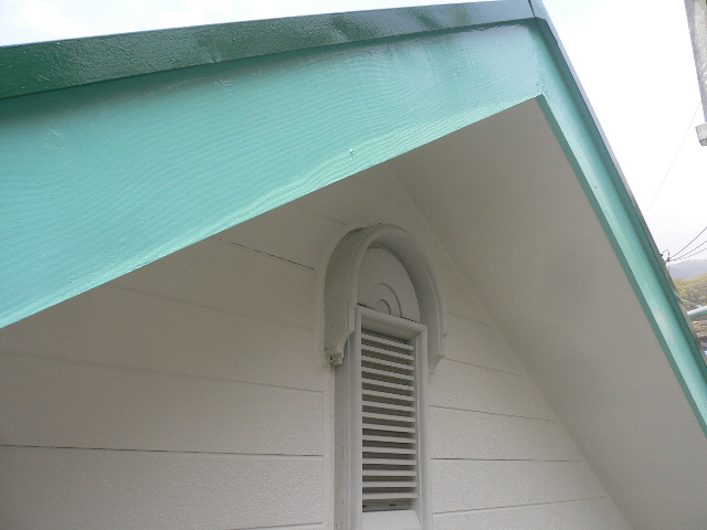 熱海市アパートケラバ破風板塗装