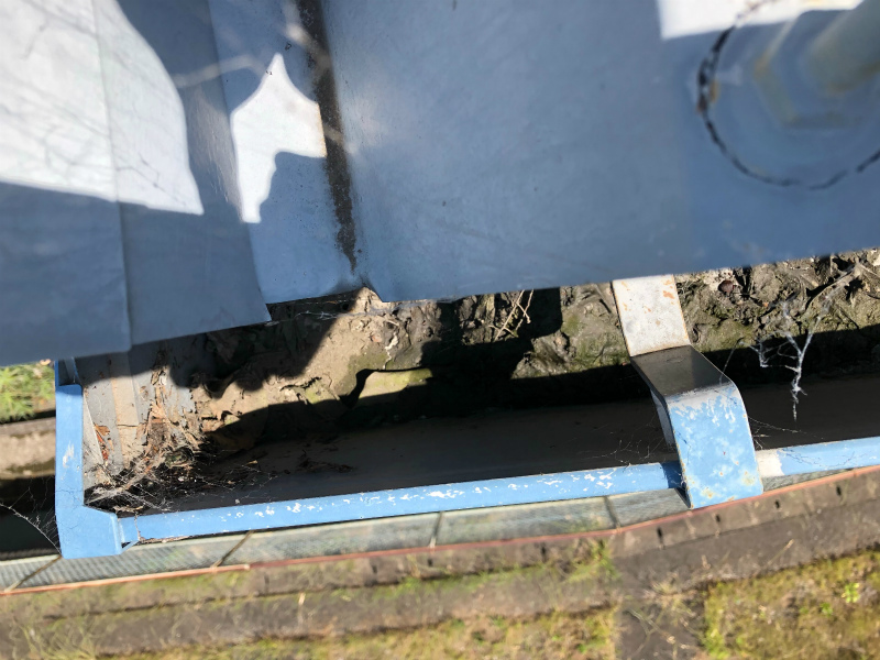 沼津市折半屋根汚れ雨樋