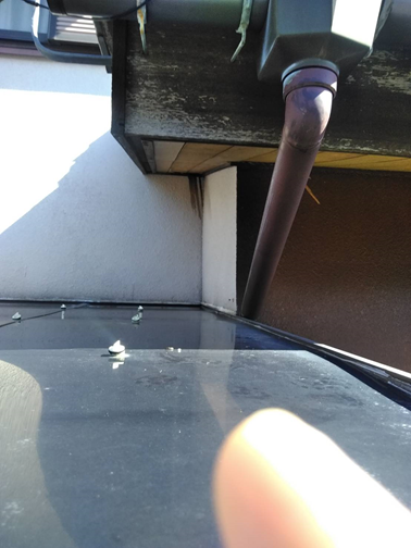 裾野ポリカ金具浮き