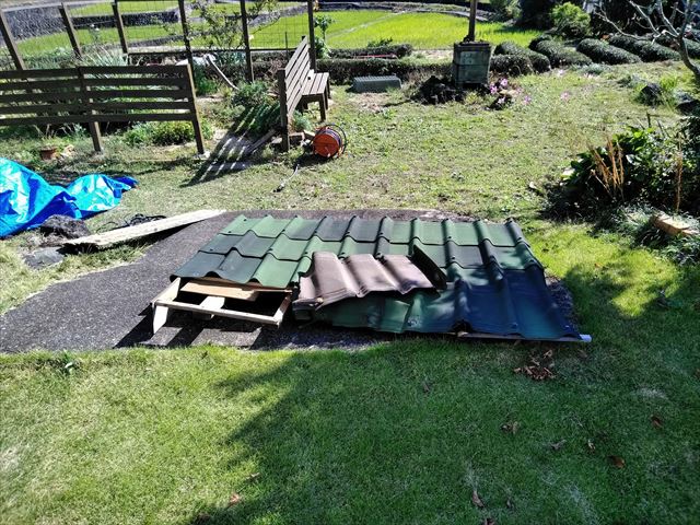 台風被害で屋根が飛んだ