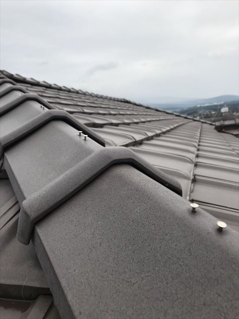 長泉町　瓦のくぎが浮いている