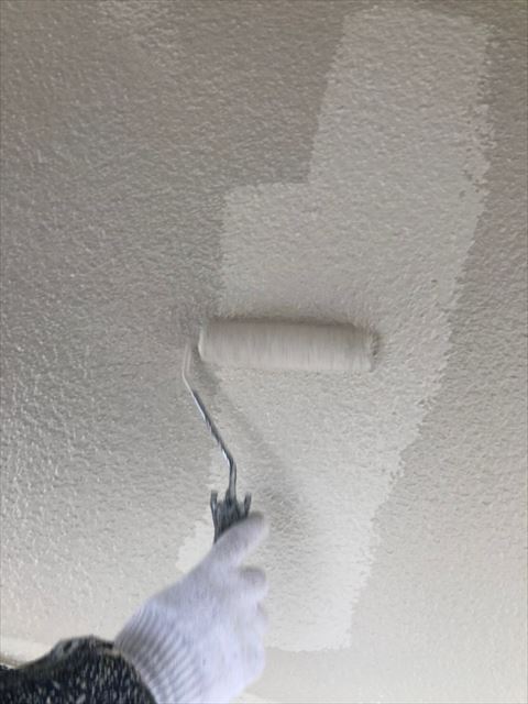 凹凸外壁の塗装作業