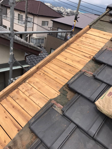 富士市瓦屋根野地板設置