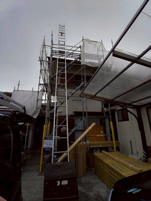 沼津市屋根カバー工事　足場　資材搬入
