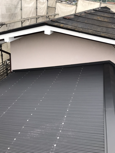 波型トタン　ブラック