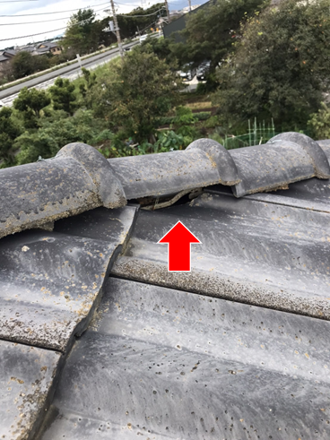沼津市瓦屋根棟瓦浮き