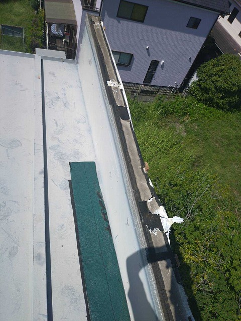 笠木のサイズに加工した防水紙