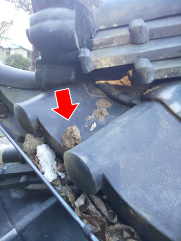 劣化し剥がれ落ちた土台