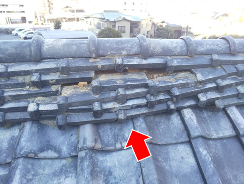 棟熨斗瓦　崩れ