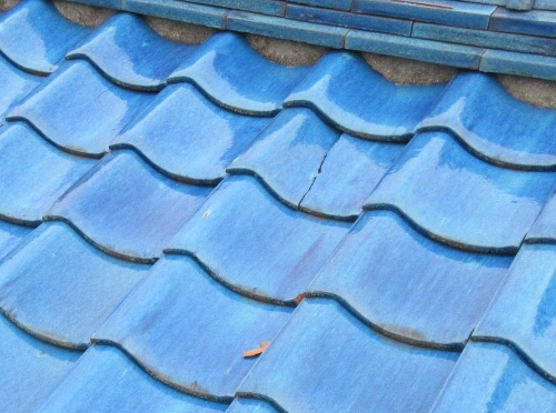 尾道市屋根工事瓦差し替え前瓦のひび割れ