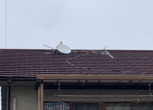 倒れたアンテナ