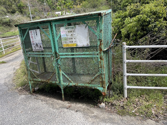 老朽化したゴミ置き場