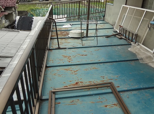 福山市バルコニー床の錆調査