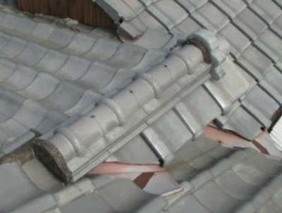 福山市にて自分では怖いからとのご相談から瓦屋根無料点検を実施！入り組んだ谷板金