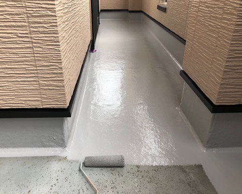 ベランダ防水下塗り